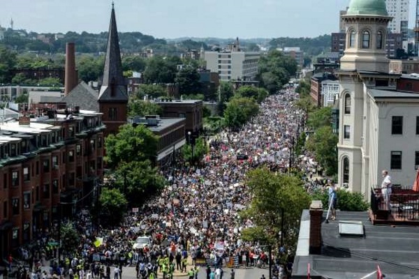 مردم امریکا در بوستون به ملتهای جهان گفتند که نژادپرستی را نمی خواهند.